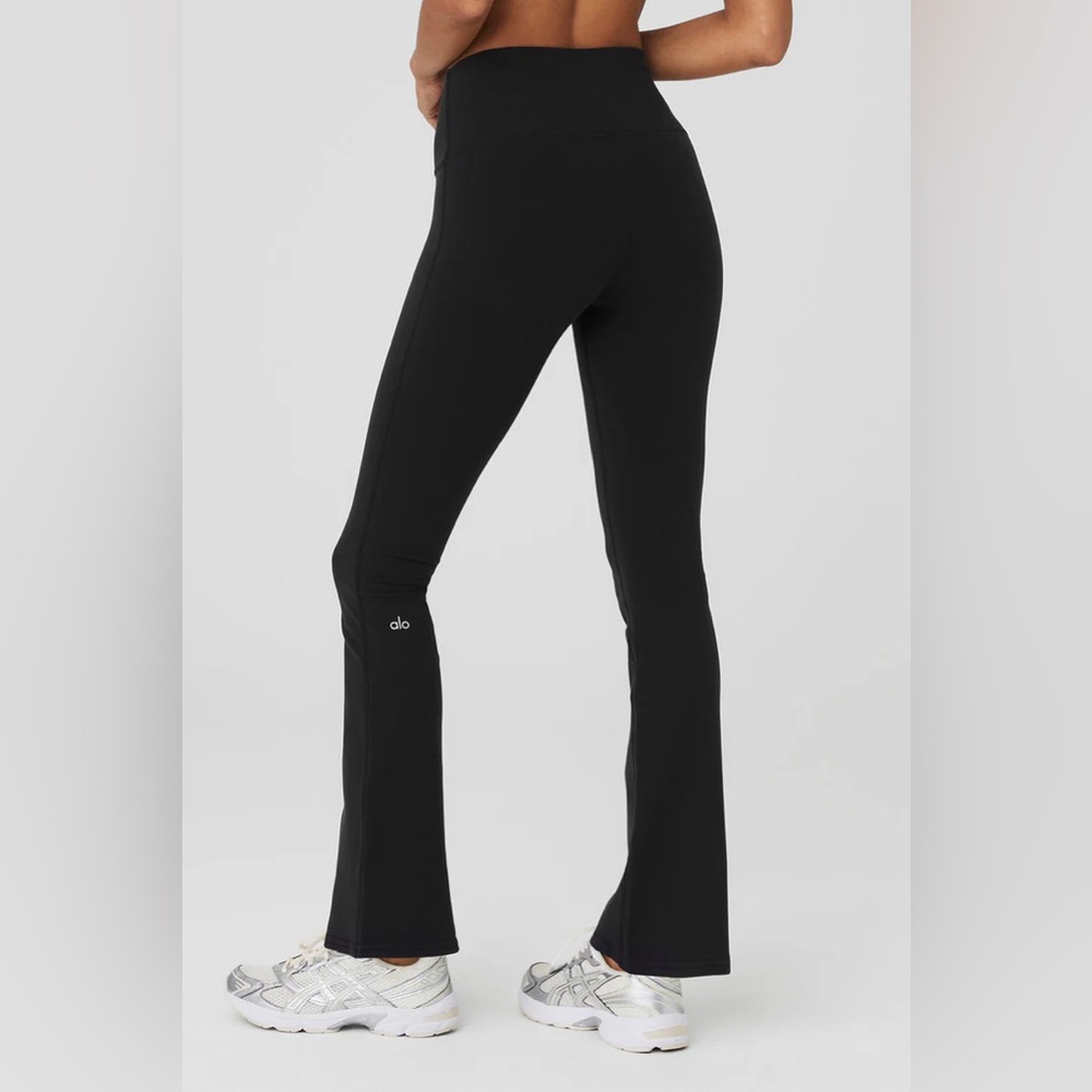 Alo Yoga Airbrush High-Waist 7/8 Bootcut Legging in Black